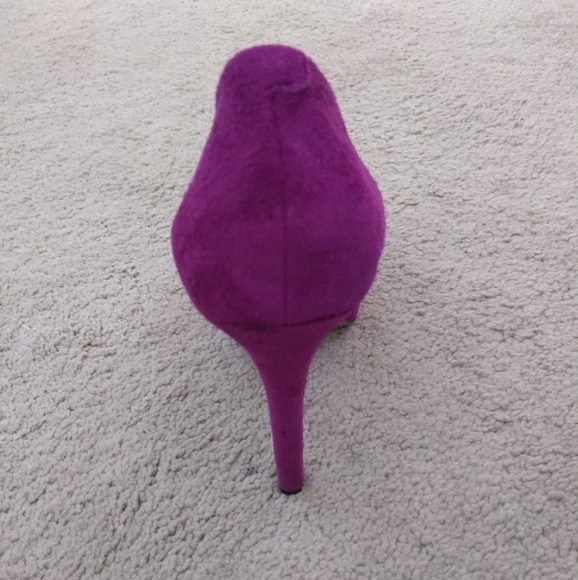 Shoes - Picture 2 of 6